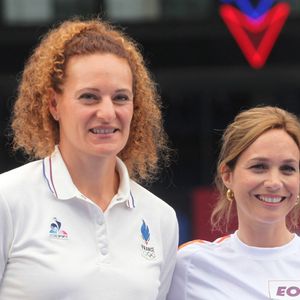 Florent Manaudou, Melina Robert-Michon, David Lappartient, Nathalie Pechalat lors du relais de la Flamme Olympique au Club France à Paris, le 26 juillet 2024.