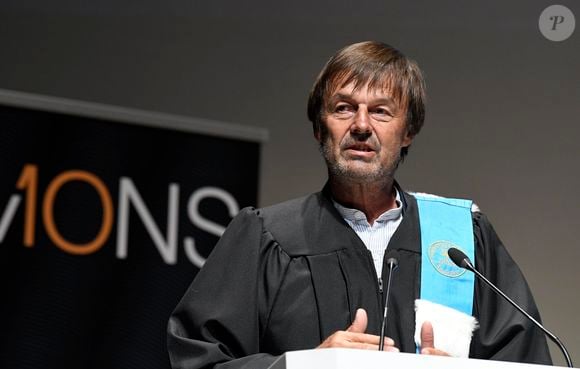 Mais, visé par des accusations de viols et d'agressions sexuelles qu'il a toujours niés, Nicolas Hulot a fini par quitter définitivement la vie publique.
Cérémonie de remise des insignes de Docteur Honoris Causa à Nicolas Hulot lors de la rentrée académique de l'Université de Mons, Belgique, le 10 octobre 2019. Photonews / Bestimage