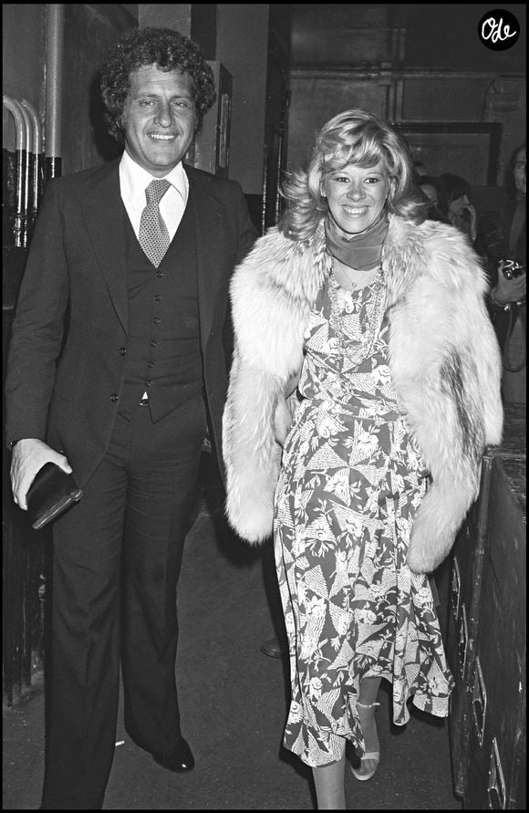 Info - 40ème anniversaire de la mort de Joe Dassin le 20 août - JOE DASSIN ET SA FEMME ASSISTENT AU CONCERT DE MATHIS A PARIS. BERTRAND RINDOFF PETROFF / BESTIMAGE