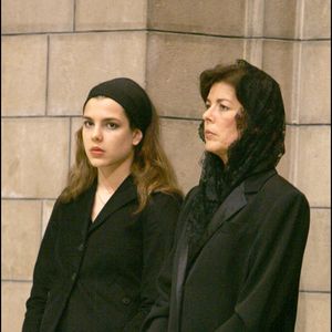 Charlotte Casiraghi et Caroline de Hanovre lors d’une messe célébrée à la cathédrale de Monaco à la mémoire du pape Jean-Paul II, en 2005.
Crédit : Dominique Jacovides / Bestimage