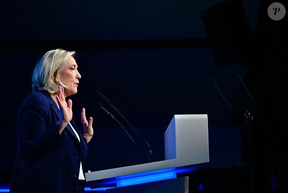 Marine Le Pen lors d'un meeting à Etrepagny le 15 décembre 2024

© Christian Liewig / Bestimage