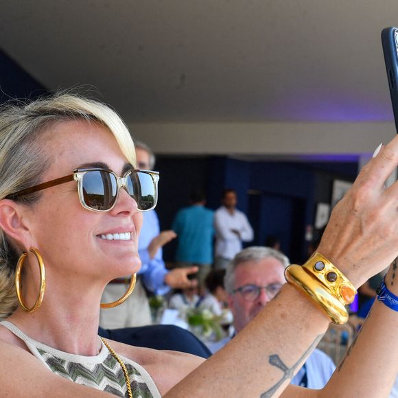 Exclusif - Laeticia Hallyday dans l'Espace VIP lors de la 9ème édition du "Longines Paris Eiffel Jumping" au Champ de Mars à Paris, France, le 25 juin 2023. © Perusseau-Veeren/Bestimage