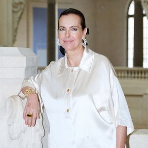 Pour continuer à tourner et monter sur scène, la comédienne redouble d'efforts et déploie diverses astuces au quotidien.

Carole Bouquet au premier défilé Chanel "Collection Haute Couture Automne/Hiver 2026-2027" lors de la Fashion Week de Paris, le 7 juillet 2026

© Pauline Mourey / Bestimage