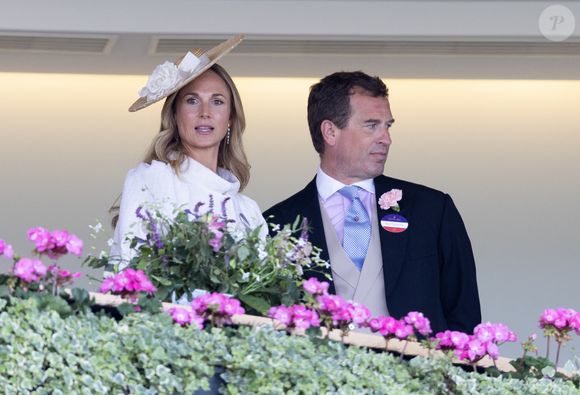 17 juin 2025.

La semaine annuelle du Royal Ascot débute aujourd'hui à l'hippodrome d'Ascot, dans le Berkshire, au Royaume-Uni. Cinq jours de royauté, de célébrités et de mode.
GOFF INF / BESTIMAGE
Ici, Peter Phillips et sa petite amie, Harriet Sperling
