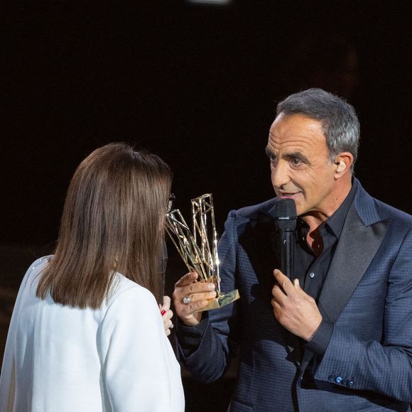 Nikos Aliagas, Nana Mouskouri reçoivent une Victoire d'honneur lors de la 41ème cérémonie des Victoires de la Musique à La Seine Musicale le 13 février 2026 à Boulogne-Billancourt, France. Photo de Nasser Berzane/ABACAPRESS.COM
