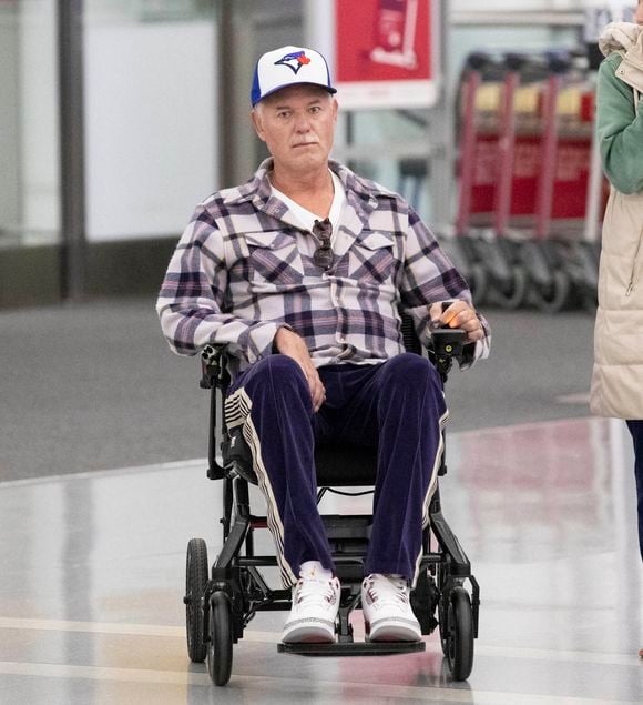 Eric Dane est aperçu dans un fauteuil roulant alors qu'il quitte l'aéroport international de Toronto. L'acteur américain de 52 ans et star d'Euphoria s'est engagé à continuer à travailler et à se battre dans le cadre de son combat contre la maladie de Charcot. Photo par The ImageDirect / Bestimage