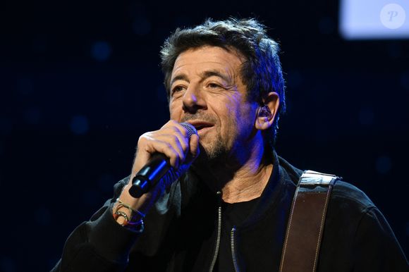 Ces suppressions font suite à l'annulation de sa tournée d'été par sa société de production, dans un contexte où l'artiste est visé par des accusations de violences sexuelles.

Patrick Bruel -Patrick Bruel est au Grand Palais pour un concert exclusif à l'occasion des 200 ans du Figaro à Paris le 15 janvier 2026. © Lionel Urman/Bestimage