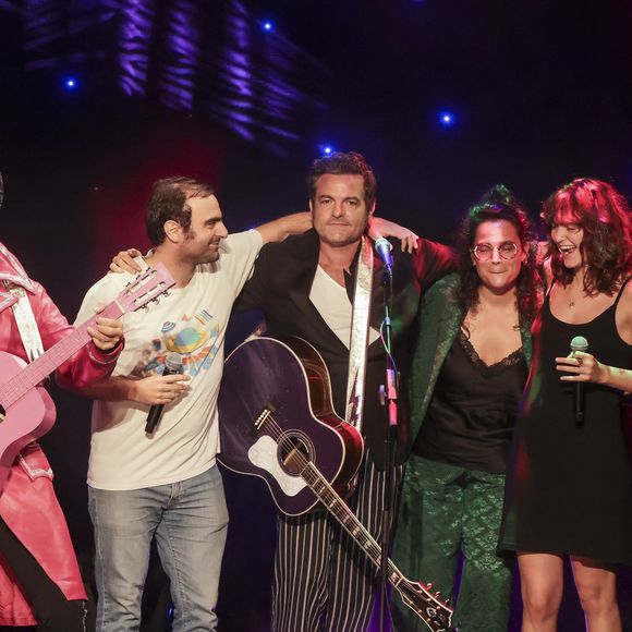 Matthieu Chedid (Le chanteur M) avec son frère Joseph Chedid, sa soeur Anna Chedid et sa fille Billie Chedid - Inauguration de la statue de cire de "Matthieu Chedid (Le chanteur M) " au musée Grévin à Paris le 11 septembre 2023. © Jack Tribeca / Bestimage
