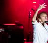 Ils ont d'ailleurs confié : "On a parfois l'impression, Pierre et moi, d'être son parent, toujours à veiller à ce qu'il ne fasse pas une conn**ie".

Exclusif - Alain Souchon au festival de Ramatuelle, le 11 août 2021. © Cyril Bruneau / Festival de Ramatuelle / Bestimage