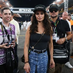 Penelope Cruz à Abu Dhabi, pendant le Grand Prix de Formule 1 au circuit Yas Marina le 8 décembre 2024 à Abu Dhabi. ( © Beata Zawrzel / Zuma Press / Bestimage