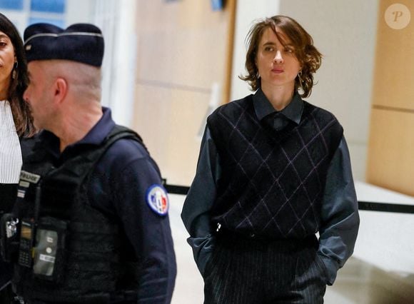 Adèle Haenel - C.Ruggia, accusé d'agressions sexuelles sur mineures, dont l'actrice A.Haenel alors âgée entre 12 et 14 ans au moment des faits, comparaît devant le tribunal correctionnel de Paris, le 9 décembre 2024.