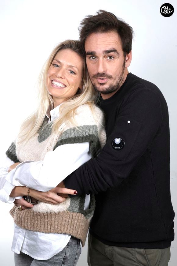 "En réalité, on rêvait de faire ce deuxième bébé, mais on n'osait pas y aller... Finalement, le petit miracle est arrivé", ont-ils décrit à Télé Loisirs;

 Portrait de Kevin Levy et Aurore Delplace à Paris, le 18 décembre 2024. © Cédric Perrin/Bestimage
