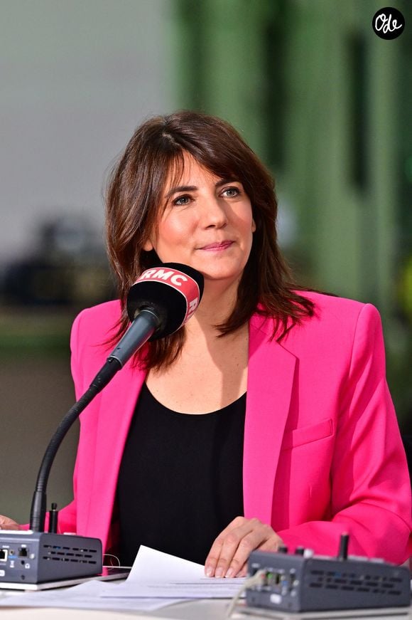 Un cadre idéal pour permettre à la sportive Estelle Denis de se ressourcer avant la reprise de ses activités.

Estelle Denis présente son émission "Estelle Midi" (RMC) depuis le sommet pour l'action sur l'IA au Grand Palais à Paris le 10 février 2025.

© Christian Liewig / Bestimage