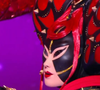Elle a chanté "Mon mec à moi "de Patricia Kaas pour sa première apparition sur scène.
La Dame de Coeur, Deuxième prime de Mask Singer, capture d'écran TF1