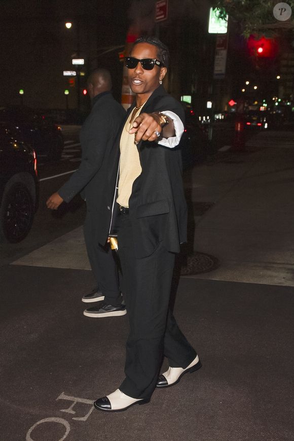 New York, NY – À l’issue des CFDA Fashion Awards 2025, Rihanna et A$AP Rocky ont été aperçus se rendant dîner au restaurant italien haut de gamme ALBA à New York, pour célébrer la victoire de Rocky, qui a reçu le Fashion Icon Award.

Backgrid USA / Bestimage