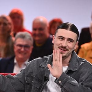 Exclusif - Pierre Garnier lors de l'enregistrement de l'émission "Vivement dimanche" au studio Rive Gauche, à Paris, France, le 11 décembre 2024, présentée par M. Drucker et Diffusée sur France 3 le 30 mars 2025. © Guillaume Gaffiot/Bestimage