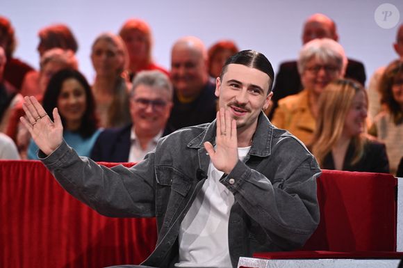 Exclusif - Pierre Garnier lors de l'enregistrement de l'émission "Vivement dimanche" au studio Rive Gauche, à Paris, France, le 11 décembre 2024, présentée par M. Drucker et Diffusée sur France 3 le 30 mars 2025. © Guillaume Gaffiot/Bestimage