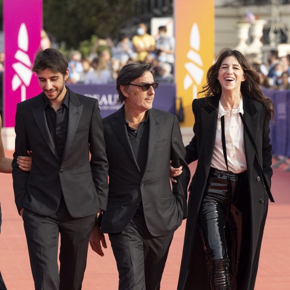 Ben Attal, Yvan Attal et Charlotte Gainsbourg ( présidente du jury) - Première du film "Les choses humaines" lors de la 47éme édition du Festival du Cinéma Américain de Deauville le 11 septembre 2021.

© Olivier Borde / Bestimage