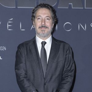 "Il fallut cinq déménagements pour que l’acteur, enfin, se sente chez lui" apprend-on
Guillaume Gallienne au photocall du dîner César Révélations 2024 à L'Élysée Montmartre à Paris le 15 janvier 2024.

© Olivier Borde / Bestimage