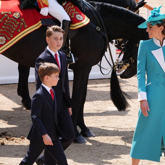 (de gauche à droite) La princesse Charlotte, le prince Louis, le prince George et la princesse de Galles lors de la cérémonie de la montée des couleurs à Horse Guards Parade, au centre de Londres, à l'occasion de l'anniversaire officiel du roi Charles III.  Le 14 juin 2025. Photo by Jonathan Brady/PA Wire/ABACAPRESS.COM
