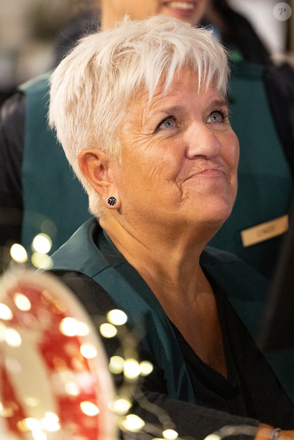 Mimie Mathy lors du tournage de l'émission "Panique au grand magasin" diffusée le 15 décembre 2025 sur TF1. © Cyril Moreau/Bestimage