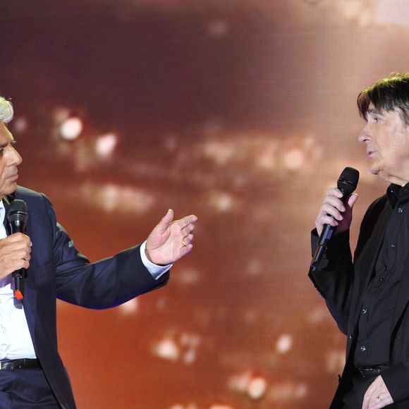 Serge Lama et Enrico Macias lors de l'enregistrement de l'émission Vivement dimanche le 29 août 2012.
Crédit : AGENCE / BESTIMAGE