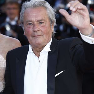 Archives - En France, à Cannes, Alain Delon, lors de la montée des marches de la cérémonie de clôture du 66 EME FESTIVAL DU FILM INTERNATIONAL DE CANNES 2013  le 26 mai 2013. Jean-Jacques Descamps via Bestimage