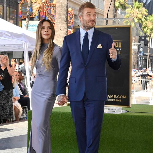 L'ancienne star du football britannique David Beckham (à droite) est accompagné de son épouse Victoria Beckham lors d'une cérémonie de dévoilement en son honneur, à l'occasion de l'attribution de la 2 849e étoile sur le Hollywood Walk of Fame à Los Angeles, le vendredi 12 juin 2026. Photo de Jim Ruymen/UPI/ABACAPRESS.COM