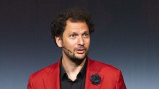 Eric Antoine, ses enfants ne vont plus en classe : il explique pourquoi il assume tant ce choix de scolarité atypique