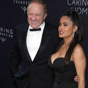 Autre couple star de la soirée, Salma Hayek et François-Henri Pinault sont apparus complices sur le tapis rouge.

Salma Hayek et François-Henri Pinault au dîner Caring for Women de la Fondation Kering le 11 septembre 2025, New York © PPS/Bestimage