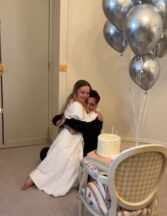 Tous deux évoquent un amour fondé sur la musique et le soutien mutuel.

Capture Instagram - Dove Cameron