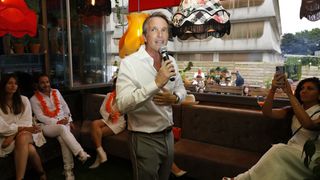 Stéphane Rotenberg : 55 millions d’euros de chiffre d’affaires, 500 collaborateurs… Les affaires du présentateur marchent très bien, loin du petit écran