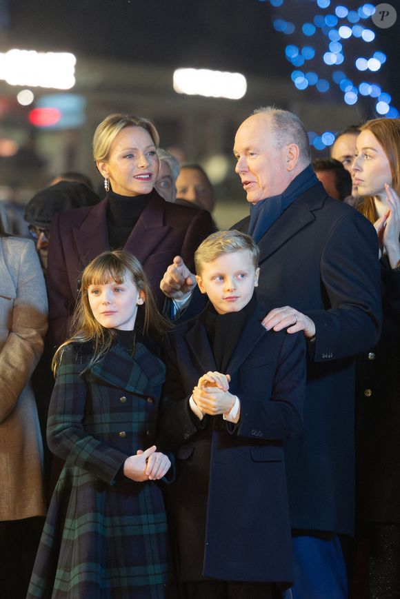 Le prince Albert II de Monaco, La princesse Charlène de Monaco, La princesse Gabriella de Monaco, comtesse de Carladès, Le prince Jacques de Monaco, marquis des Baux - La famille princière de Monaco lors de l'embrasement de la barque dans le cadre des célébrations de la Sainte-Dévote, Sainte Patronne de Monaco le 26 janvier 2024.

© Olivier Huitel / Pool Monaco / Bestimage