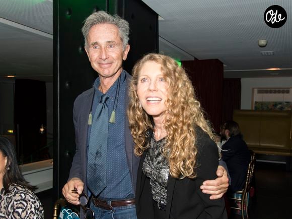 Le couple, qui s’est rencontré avant la célébrité de l’acteur, a eu trois enfants, Astrée, Victor et Louise, devenue chanteuse sous le nom de Lonny.

Thierry Lhermitte et sa femme Hélène lors de la 22ème édition des "Sapins de Noël des Créateurs" au théâtre des Champs-Elysées. La soirée est placée cette année sous le thème enchanteur "Sapin Vert & Flocons d'Or". Les convives ont pu assister à l'exposition qui était suivie d'une vente aux enchères et d'un dîner. Paris, le 17 novembre 2017.
© Pierre Perusseau/Bestimage
