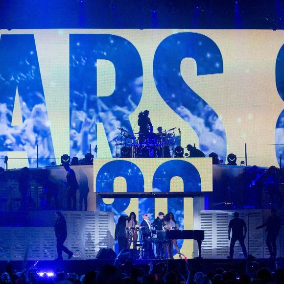 Gilbert Montagne se produisant lors du concert Stars 80 au Stade de France près de Paris, France, le 09 mai 2015. Photo par Audrey Poree/ABACAPRESS.COM