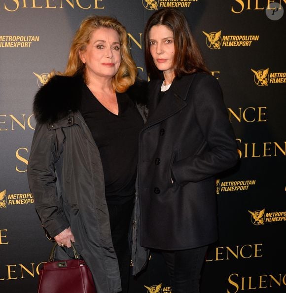 Catherine Deneuve et sa fille Chiara Mastroianni à l'avant-première de "Silence" au musée Guimet à Paris.
© Guirec Coadic/Bestimage