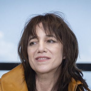 Une partie de la gauche juge ce rôle incompatible avec les convictions de l’avocate.

Photocall Kering Women in Motion Talk avec Charlotte Gainsbourg à l'hôtel Majestic lors du 78ème Festival International du Film de Cannes le 17 mai 2025. © Olivier Borde / Bestimage