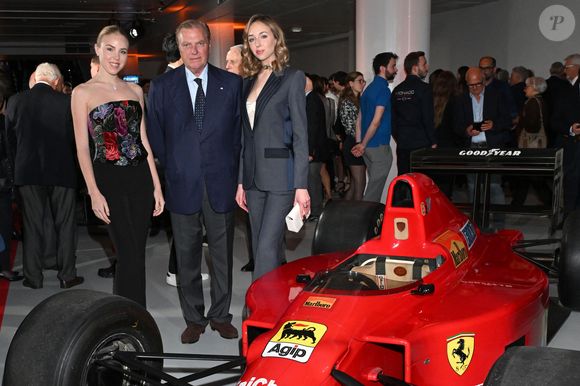 La maison finlandaise a récemment mis en avant un look porté par la princesse à Monaco.

Le prince Charles de Bourbon des Deux Siciles et ses filles, les princesse Maria Carolina et Maria Chiara au Grimaldi Forum à Monaco, le 30 avril 2025, à la projection du film documentaire "L'armée orange : les anges gardiens de Monaco" produit et écrit par Yann-Antony Noghès, petit-fils du fondateur du GP de Monaco.

© Bruno Bebert/Bestimage