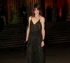 Charlotte Gainsbourg portait une longue robe noire transparente, entièrement brodée de petits ornements en relief.

Charlotte Gainsbourg - The British Museum Ball à Londres le samedi 17 octobre 2026. 

Photo : Backgrid UK/ Bestimage