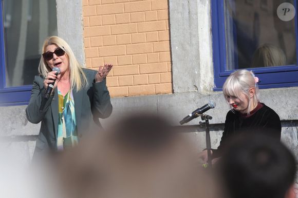 Sandra Kim et Alice on the Roof - 300 personnes réunies pour rendre hommage à Emilie Dequenne dans sa ville de Chièvres (Belgique), le 9 avril 2025, quelques semaines après son décès prématuré, survenu le 16 mars 2025. © Photonews / Bestimage