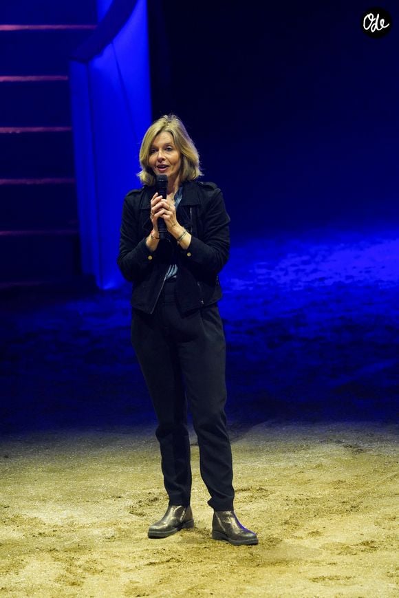 Elle regrette aussi "des ventes aux enchères, supposées rapporter de l'argent à la Fondation", mais qui ne font qu'éparpiller selon elle les effets personnels de la star. 

Wendy Bouchard au gala caritatif du Fond de dotation Alexis Gruss sous le chapiteau des Folies Gruss, à Paris, France, le 11 mars 2026. © Anne-Sophie Guebey/Bestimage
