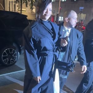 New York, NY – A$AP Rocky et Rihanna ont été aperçus revenant au Four Seasons Hotel à New York après leur apparition éblouissante aux CFDA Fashion Awards 2025 et un dîner tardif ensemble. Le couple, élégant et parfaitement assorti, affichait un style sans effort après une soirée célébrant les plus grandes stars de la mode.
Backgrid USA / Bestimage