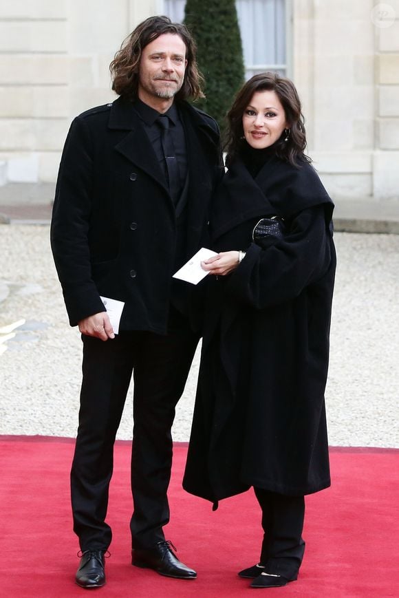 Un jeune homme qui a fait face à la séparation de ses parents et qui a fait un choix radical il y a quelques années : celui de quitter l'Australie afin de s’installer définitivement à Paris, 

Tina Arena et Vincent Mancini - Dîner d'Etat en l'honneur du gouverneur australien Peter Cosgrove au palais de l'Elysée à Paris, le 26 avril 2016. © Stéphane Lemouton/Bestimage