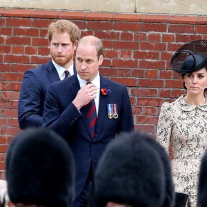 Le prince Harry, le prince William, duc de Cambridge, Kate Catherine Middleton, duchesse de Cambridge - Commémorations du centenaire de la Bataille de la Somme à Thiepval, bataille qui fût la plus meurtrière de la Première Guerre Mondiale.
© Dominique Jacovides / Bestimage