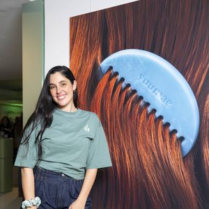 Exclusif - Coralie Porrovecchio lors du lancement de sa gamme de soins cheveux "Yuumae", à Paris, le 6 décembre 2025. 

© Pierre Perusseau/Bestimage