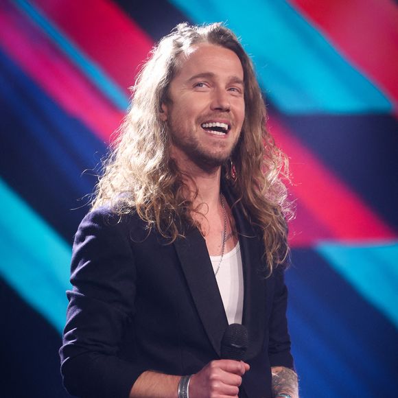 Le chanteur Julien Doré se produit lors de la finale de l'émission de télévision 'The Voice Belgique', par la chaîne de télévision belge francophone RTBF, mardi 13 avril 2021 à Liège Mediacite, Belgique. Photo par Abaca