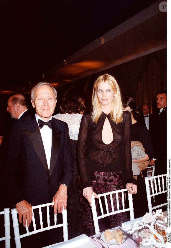 Une phrase qui en dit long sur l'état d'esprit de cet homme aujourd'hui âgé de 90 ans, et qui préfère ne pas penser à l'après. 


Archives - Jérôme Seydoux et Claudia Schiffer à Cannes BERTRAND RINDOFF-JACOVIDES-FIZET / BESTIMAGE
