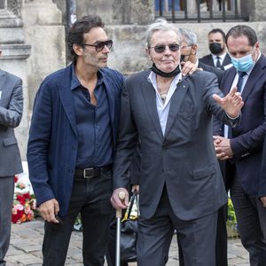les trois enfants d'Alain Delon se seraient acquittés d'environ 20 millions de droits de succession exigés par le fisc. 

Anthony Delon, Alain Delon - Obsèques de Jean-Paul Belmondo en en l'église Saint-Germain-des-Prés, à Paris le 10 septembre 2021.

© Cyril Moreau / Bestimage