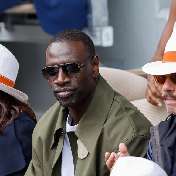Laurent Lafitte, Omar Sy et sa femme Hélène en tribunes lors des Internationaux de France de Tennis de Roland Garros 2025, à Paris, France, le 7 juin 2025. © Cyril Moreau/Bestimage