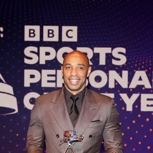 Le 29 août 2022, l'ancien attaquant de l'équipe de France a ainsi officialisé son arrivée au capital du club italien de Côme.

Thierry Henry jeudi 18 décembre 2025 au Royaume-Uni. Crédit photo : David Davies/PA Wire.